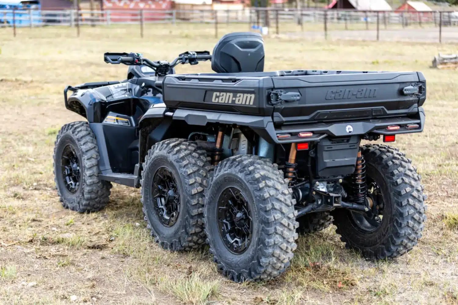 BRP Can-Am MAX 6x6 Backcountry 1000R (2026) — фотография 1