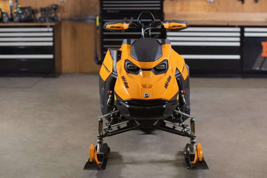 BRP Ski-Doo Summit Expert 165 (2027) — фотография 1
