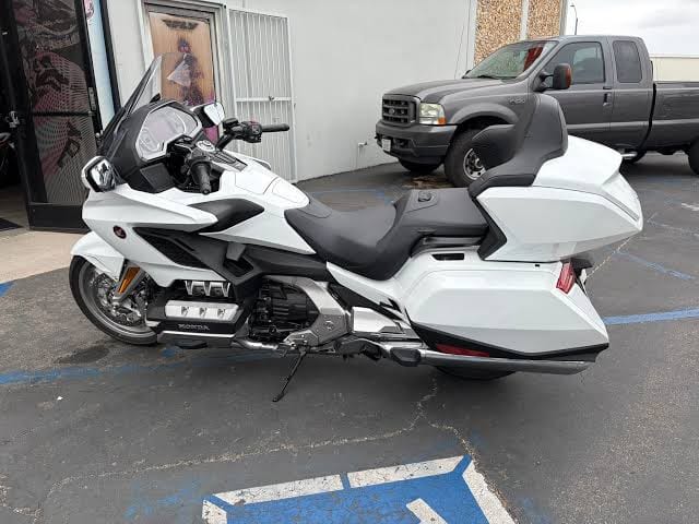 Honda Gold Wing GL1800 Tour DCT (2026) — фотография 1