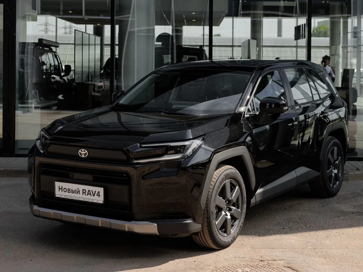 Toyota Rav4, Черный (2026) — фотография 1